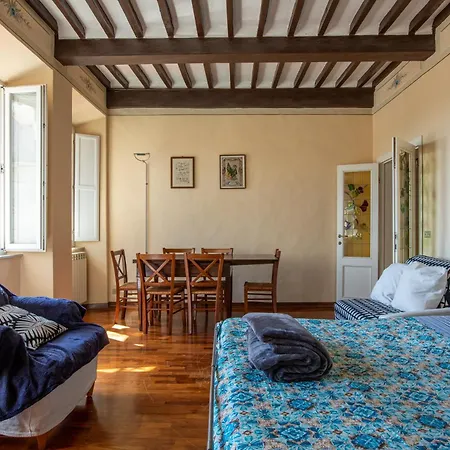 Vista Unica Con Parquet - Centro شقة سيينا